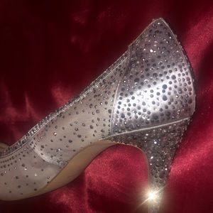 Le Chateau Silver Sparkly Heels 🤍✨